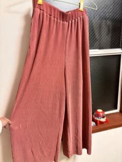 コルザ　光沢のあるくすんだピンク色ワイドパンツ Mのサムネイル