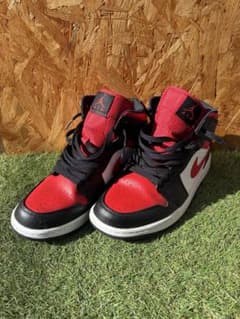 Nike Air Jordan 1 赤黒ハイカットスニーカーのサムネイル