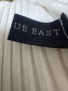 BLUE EAST リブニット トップス ホワイトのサムネイル