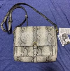 ✨新品未使用✨プチプラのあやさん パイソン柄ショルダーバッグのサムネイル