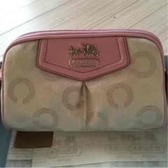 美品❣️コーチ化粧ポーチ♡のサムネイル