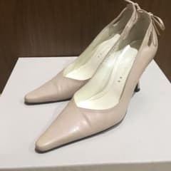 La La Cherie ピンクベージュ バックリボン 本革パンプスのサムネイル