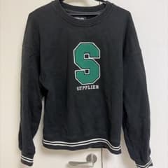 刺繍ロゴ黒トレーナー SUPPLIERのサムネイル