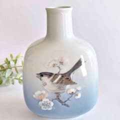 ロイヤルコペンハーゲン 花瓶　フラワーベース　鳥の模様 ロイヤルコペンハーゲン 花瓶 雀 すずめ 鳥 花 フラワーベース - メルカリ