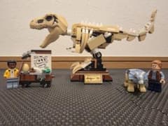 LEGO 76940のサムネイル