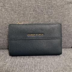 CHARLES & KEITH 二つ折り財布　グリーンのサムネイル