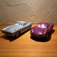 美品 廃版 カーズ トミカ フィンマックミサイル ホリー 2台セット