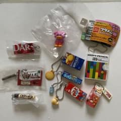 ガチャガチャ　お菓子　ブタメンクーピーペンシル柄ミニノートのサムネイル