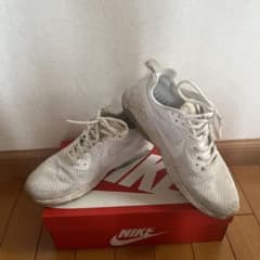 NIKE ホワイト スニーカーのサムネイル
