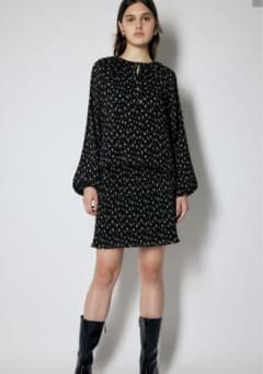 新品新作moussy⭐︎ FLOWER PLEATS ブラウスのサムネイル