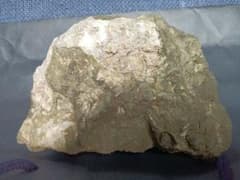 盆栽用等の添え石(マグマの熱水噴出鉱石/白い結晶原石が有り)のサムネイル
