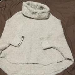 美品♡ふわもこ♡ジェラートピケ♡ポンチョ風 タートル ニット ゆったりあったかのサムネイル
