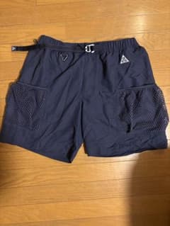 m*4様 着用1回のみ　nikeナイキ ACG　スノーグラス　カーゴ ショートパのサムネイル