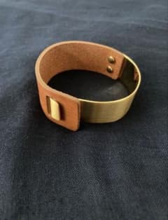 レザーと金属のブレスレットのサムネイル