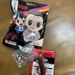 ストレンジャーシングス アクスタ　ピンバッジ　スクイーズ　セット