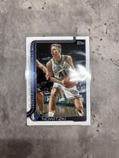 Dirk Nowitzki Topps NBAカードのサムネイル