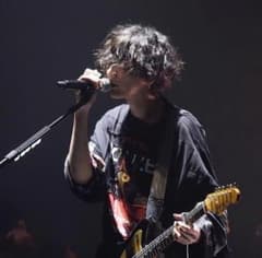 米津玄師　2019LIVE着用モデル　VETEMENTS パッチワークスウェット