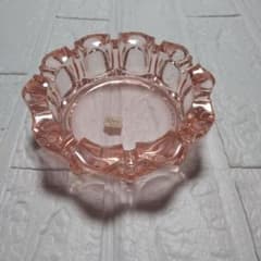赤と透明のフリルエッジ灰皿ガラスアンティークレア ピンクガラス灰皿 フリルエッジ - メルカリ
