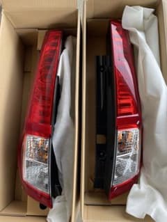 ★未使用　新車はずし品　ルーミー　トール　タンク　純正テールランプ★テールライト ☆未使用 新車はずし品 ルーミー トール タンク 純正テールランプ