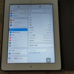 iPad2 Wi-Fi モデル  16GB シルバー　純正充電器、ケース付き！のサムネイル