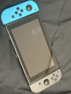 Nintendo Switch 本体 青/黒のサムネイル