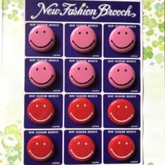 にこちゃんピンバッジ(6個） 昭和レトロバッジ ❤️温かくニコちゃんバッジ 12個セットです - メルカリ