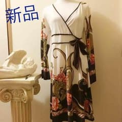 新品★ 【大きいサイズ】薔薇柄 カシュクールワンピース ラップワンピースのサムネイル