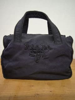 な*い様 PRADA ビーズ刺繍ロゴ ブラックハンドバッグ - メルカリ