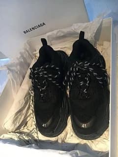 BALENCIAGA TRIPLE S BLACK バレンシアガトリプルエス41のサムネイル