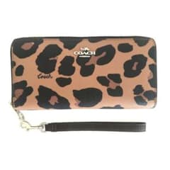 【極美品】COACH レザー 長財布 レオパード ラウンドファスナー ストラップ COACH 長財布 レオパード柄 美品 ラウンドファスナー ストラップ付き