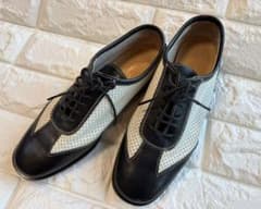 【極美品】GINZA Kanematsuレザーレースアップシューズ 21.5cmのサムネイル