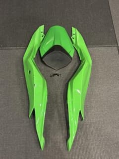 NINJA ZX4RR リアサイドカウル＋社外シングルシートのサムネイル