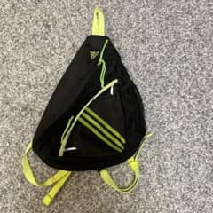 adidas キッズボディーバッグのサムネイル