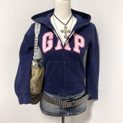 GAP ロゴ　パーカー フード 平成ギャル　y2k グランジ　海外ガールのサムネイル