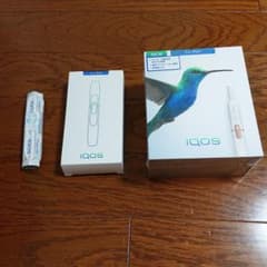IQOS 2.4PLusキットとホルダーとクリーナー綿棒のサムネイル
