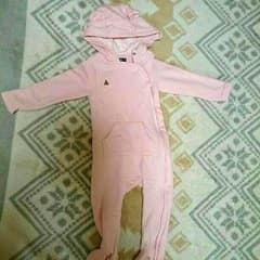 バックスタイルがとってもかわいい！ベビーギャップロンパースのサムネイル