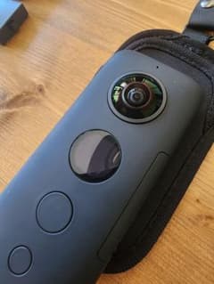 【値下げしました】Insta360 ONE X+潜水ケース+追加バッテリーのサムネイル