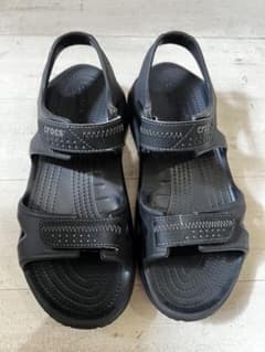 Crocs サンダル ブラック ストラップ調整可能のサムネイル