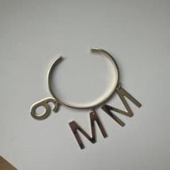 MM6 Maison Margiela ロゴ付きバングル ブレスレットゴールド - メルカリ