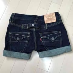 美魔女様専用   LEVI'S デニムショートパンツのサムネイル