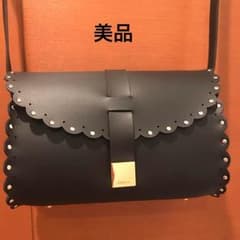 週末お値下げ‼️美品 フルラ  ブラック ショルダー 斜め掛け可のサムネイル