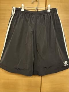 大手USEDショップ購入 BALENCIAGA × adidasショートパンツ 大手USEDショップ購入 BALENCIAGA × adidasショートパンツ - メルカリ