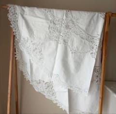 ヴィンテージ 手刺繍 花柄カットワーク 総レーステーブルクロス - メルカリ