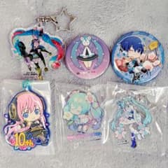 マジカルミライ 缶バッジ アクリルキーホルダー まとめ売り - メルカリ