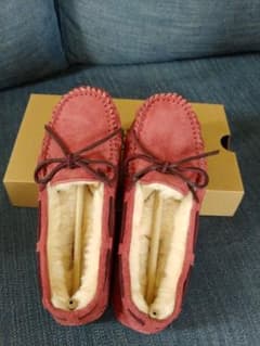 【最終お値下げ！！】UGG ダコタ Red Wood US6のサムネイル