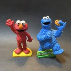 ユニバーサルスタジオ　エルモ　クッキーモンスター　フィギュアのサムネイル