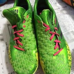 サッカースパイク プレデターのサムネイル