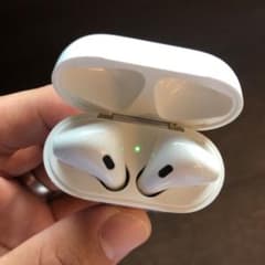 AirPods（アップル純正品)のサムネイル