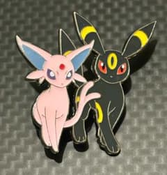 ポケモン ポケモンドールズ ピンバッジ エーフィ ブラッキー エーフィ ブラッキー 金属製 ピン バッジ 海外限定 ポケモン - メルカリ