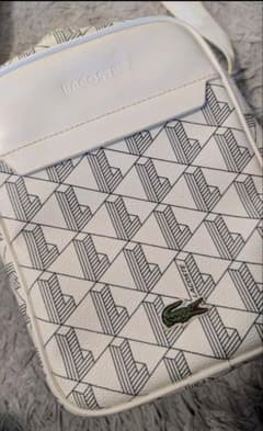 LACOSTE 幾何学模様 ショルダーバッグモノグラム LACOSTE 幾何学模様 モノグラム ショルダーバッグ - メルカリ